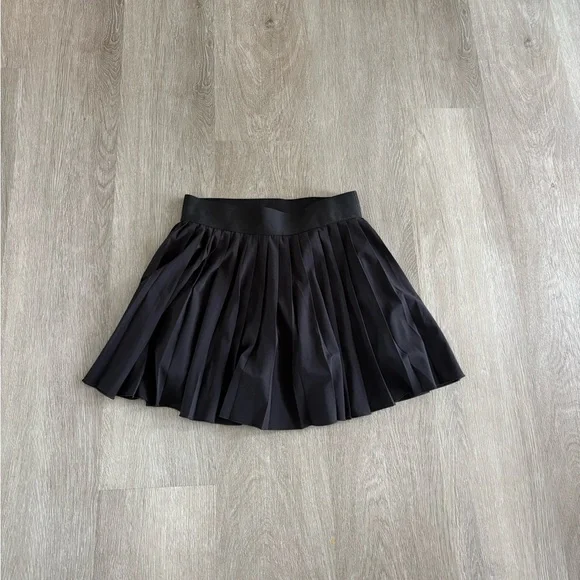 Aritzia Elegant Black Pleated Skirt - Picture 2 of 3